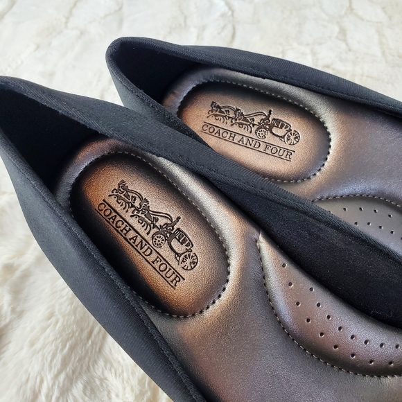 Coach and Four Black Classic Heels, Size 9, NWOT - Picture 4 of 9
